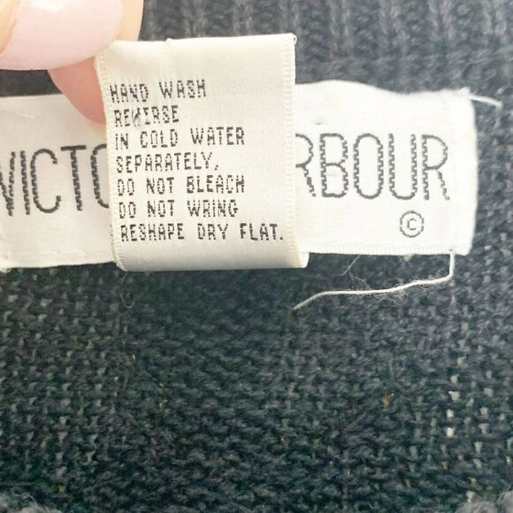 Victoria Harbour Vintage Women’s Black Jewel Tassel Sweater Top Size Medium - Picture 5 of 6